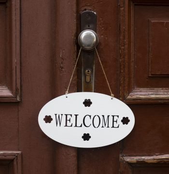 cute-welcome-sign-wooden-door